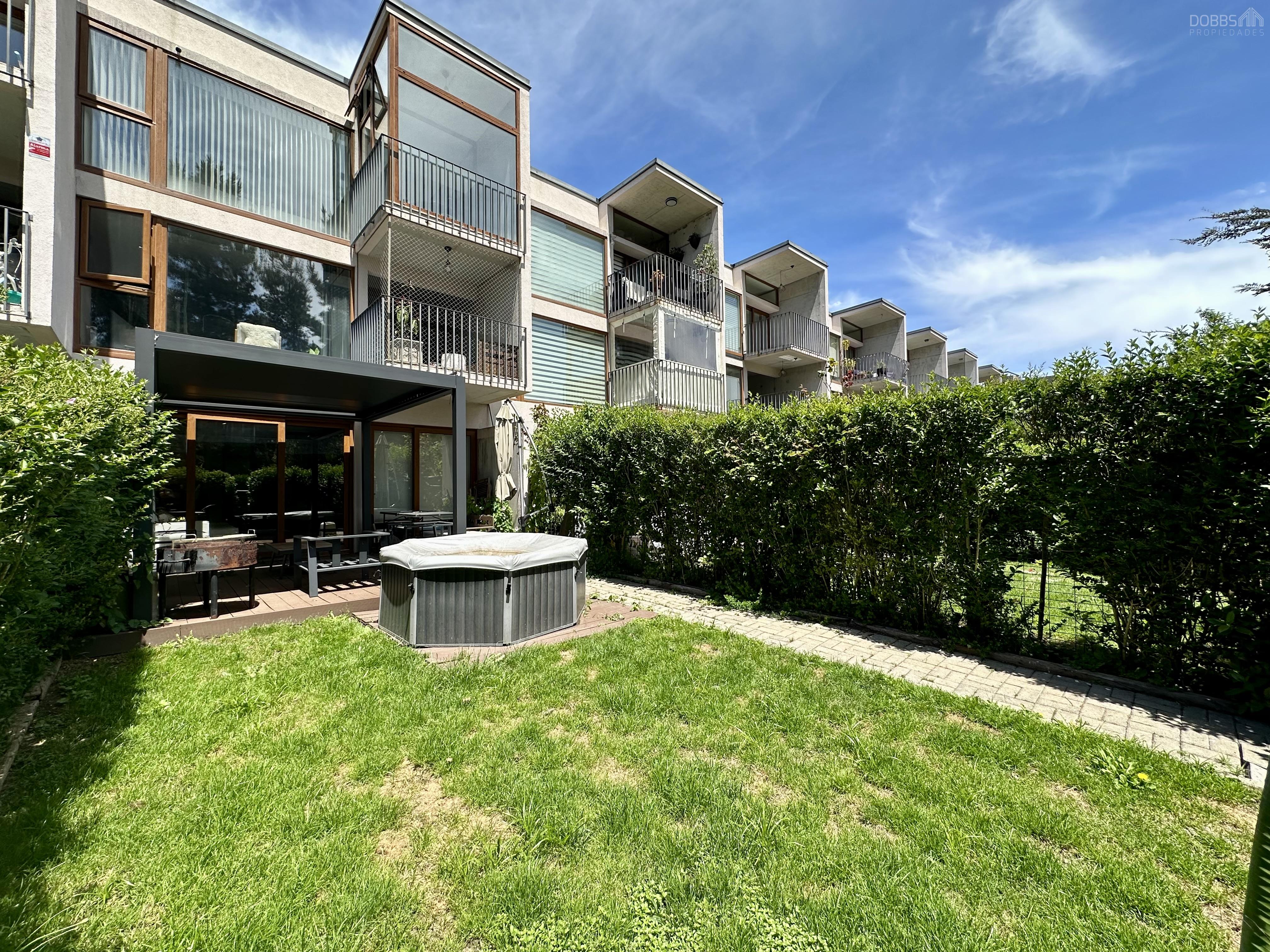 Andalue, Moderno Townhouse